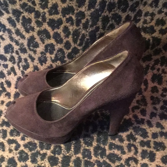 Prada chocolate brown suede pumps - Picture 3 of 6